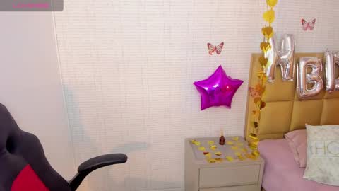 Snapshot of meganzarick chatting on September 30, 12:37 pm M E G A N online show from September 30, 12:37 pm