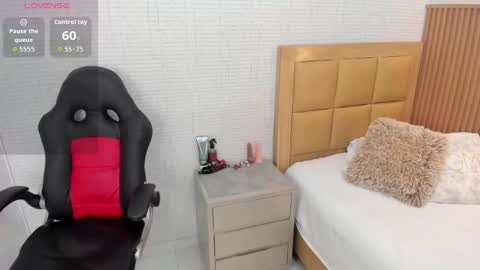 Snapshot of meganzarick chatting on September 18, 12:31 pm M E G A N online show from September 18, 12:31 pm