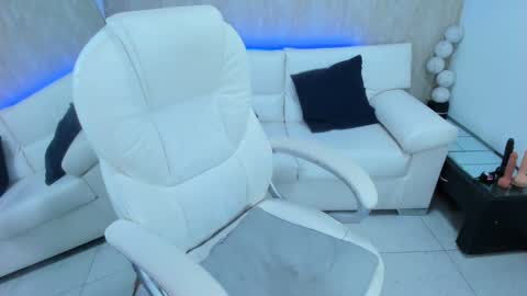 Snapshot of meggan_07 chatting on February 25, 7:42 am meggan online show from February 25, 7:42 am
