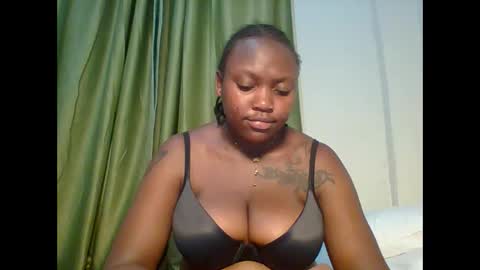 Snapshot of meghan_spice chatting on October 13, 6:32 pm meghan_spice online show from October 13, 6:32 pm