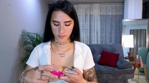 Snapshot of mei_naughtycat chatting on February 10, 1:03 am Mei online show from February 10, 1:03 am
