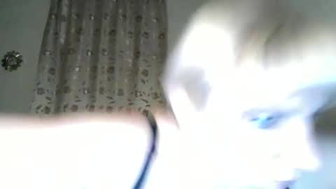 Snapshot of meilomawesa chatting on October 22, 9:38 pm MeilomaWesa online show from October 22, 9:38 pm