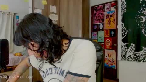 Melissa  -  -  Please help me to reach 100 thumbs up online show from October 20, 2:27 am