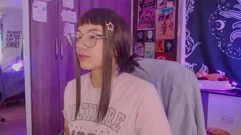 Melissa  -  -  Please help me to reach 100 thumbs up online show from November 24, 2:05 pm