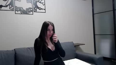 meladams online show from December 6, 10:13 pm