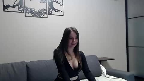 meladams online show from December 16, 12:04 am