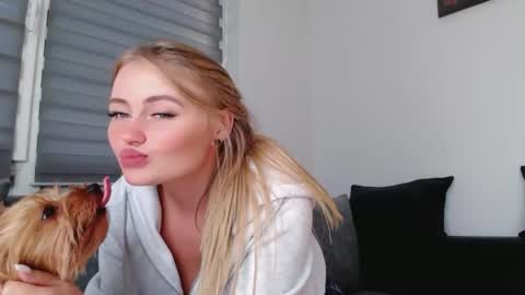 Melania online show from September 19, 11:47 am