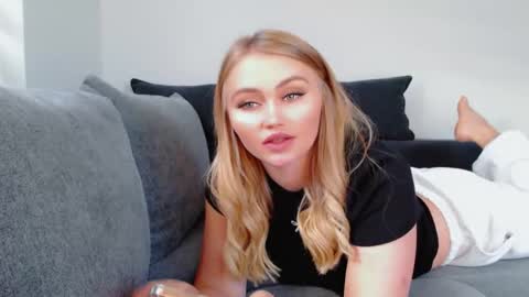 Melania online show from October 12, 1:48 pm