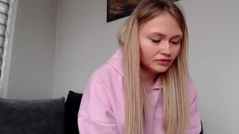 Melania online show from March 8, 11:48 am