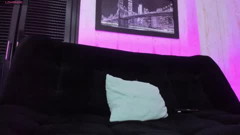 Snapshot of melani_greyy chatting on February 22, 12:05 am melani greyy online show from February 22, 12:05 am