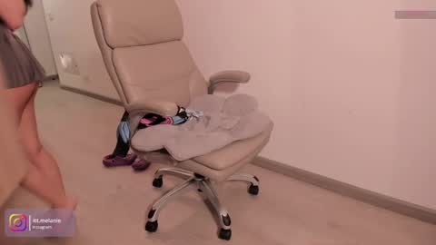 Snapshot of melanie_owo chatting on September 30, 10:42 pm Melanie online show from September 30, 10:42 pm