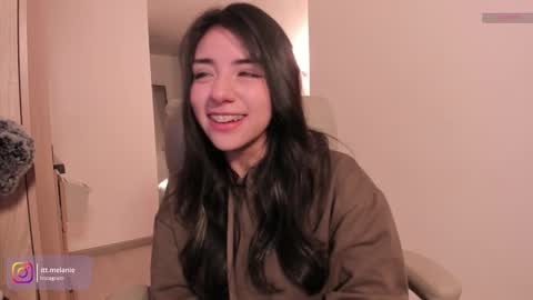 Snapshot of melanie_owo chatting on October 10, 12:38 am Melanie online show from October 10, 12:38 am