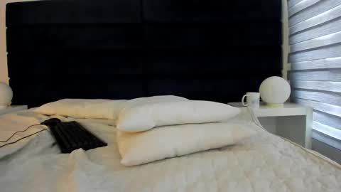 Melanie roux  online show from January 7, 5:29 pm