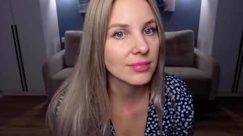 Melanie Bennett online show from November 21, 6:44 am