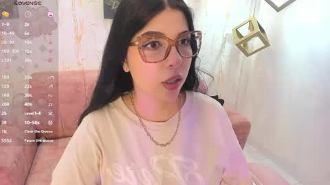 Snapshot of melaniegrayx chatting on March 6, 2:29 pm melaniegrayx online show from March 6, 2:29 pm
