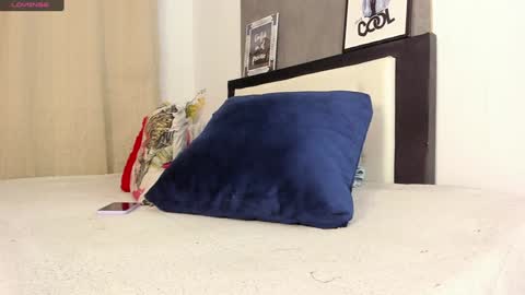 Snapshot of melaniie_roussel chatting on January 29, 3:44 am melaniie_roussel online show from January 29, 3:44 am