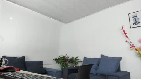 Snapshot of melaniie_roussel chatting on September 24, 1:12 am melaniie_roussel online show from September 24, 1:12 am