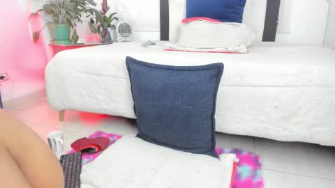 melaniie_roussel online show from March 14, 12:58 am