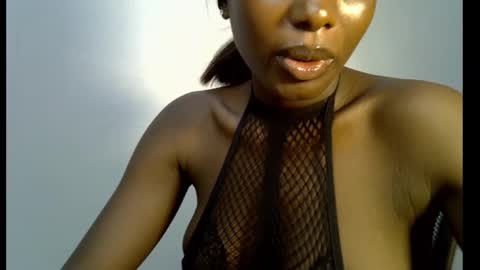 Snapshot of melanine_floral chatting on February 20, 6:39 am Praiz online show from February 20, 6:39 am