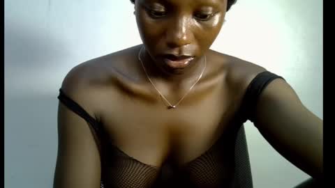 Snapshot of melanine_floral chatting on February 14, 7:17 am Praiz online show from February 14, 7:17 am