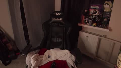 Ash online show from November 29, 2:14 pm