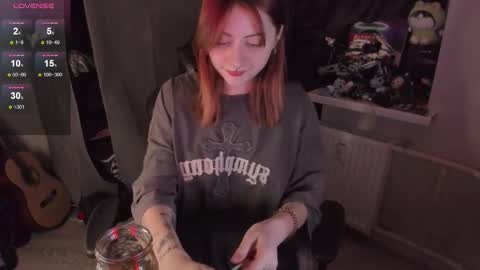 Ash online show from October 20, 6:57 pm