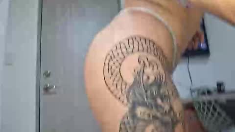 Snapshot of melissa_manhathan chatting on October 9, 1:38 pm melissa_manhathan online show from October 9, 1:38 pm
