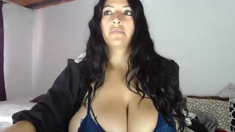 Snapshot of melissa_sexytits chatting on January 2, 9:18 pm Lau   online show from January 2, 9:18 pm