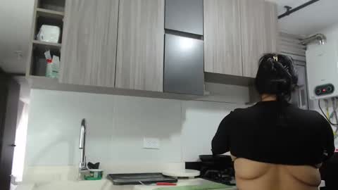 Snapshot of melissa_sexytits chatting on February 25, 4:04 pm Lau   online show from February 25, 4:04 pm