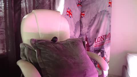 Snapshot of melissa_sexytits chatting on December 4, 8:23 pm Lau   online show from December 4, 8:23 pm