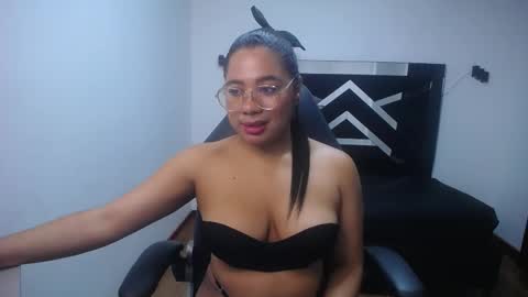 Snapshot of melissahex chatting on October 19, 1:05 pm Melissa online show from October 19, 1:05 pm