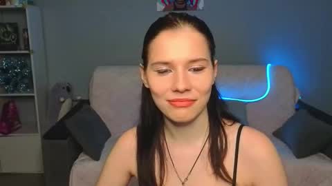 mellhyees online show from March 5, 5:44 pm