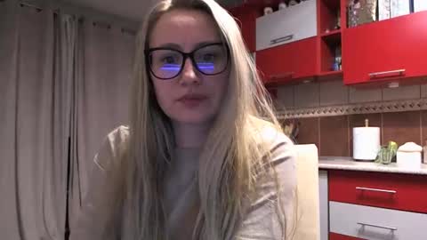 Melly online show from February 2, 9:00 pm