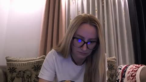 Melly online show from November 8, 3:48 pm