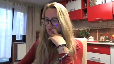 Melly online show from October 22, 7:00 am