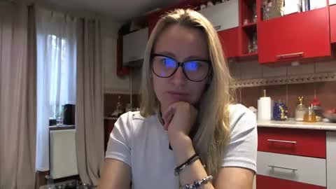 Melly online show from October 23, 7:10 am