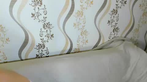 MelMooon online show from October 24, 7:25 pm