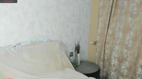 MelMooon online show from January 23, 4:26 pm