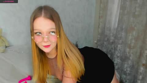 MelMooon online show from January 30, 12:16 pm