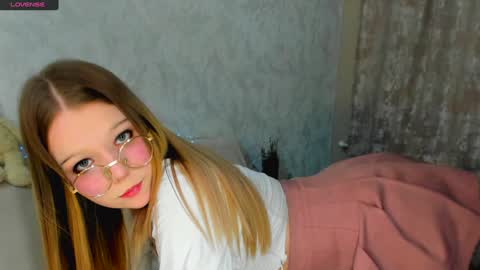 MelMooon online show from January 28, 6:17 pm