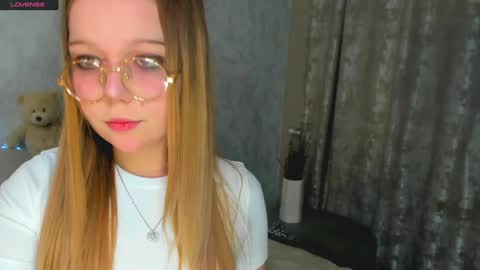 MelMooon online show from January 14, 5:23 pm