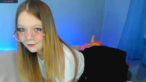 MelMooon online show from February 8, 2:49 pm