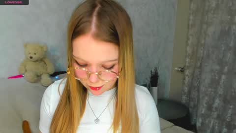 MelMooon online show from January 17, 4:47 pm