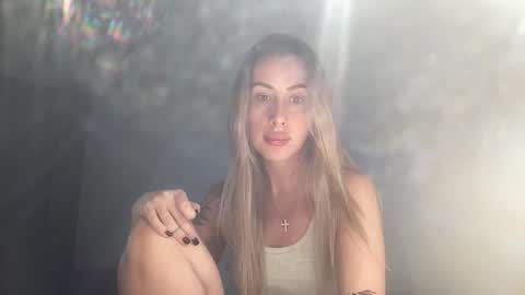 Snapshot of melodie_sweet chatting on September 16, 3:59 pm Melodie online show from September 16, 3:59 pm