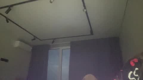 Snapshot of melodie_sweet chatting on October 18, 3:27 pm Melodie online show from October 18, 3:27 pm
