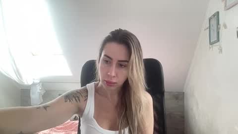 Snapshot of melodie_sweet chatting on October 3, 6:10 am Melodie online show from October 3, 6:10 am