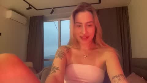 Snapshot of melodie_sweet chatting on September 17, 4:10 pm Melodie online show from September 17, 4:10 pm