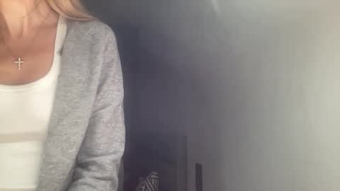 Snapshot of melodie_sweet chatting on October 14, 3:26 pm Melodie online show from October 14, 3:26 pm