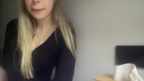 Snapshot of melodie_sweet chatting on October 19, 3:38 pm Melodie online show from October 19, 3:38 pm