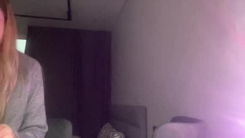 Snapshot of melodie_sweet chatting on October 17, 3:16 pm Melodie online show from October 17, 3:16 pm